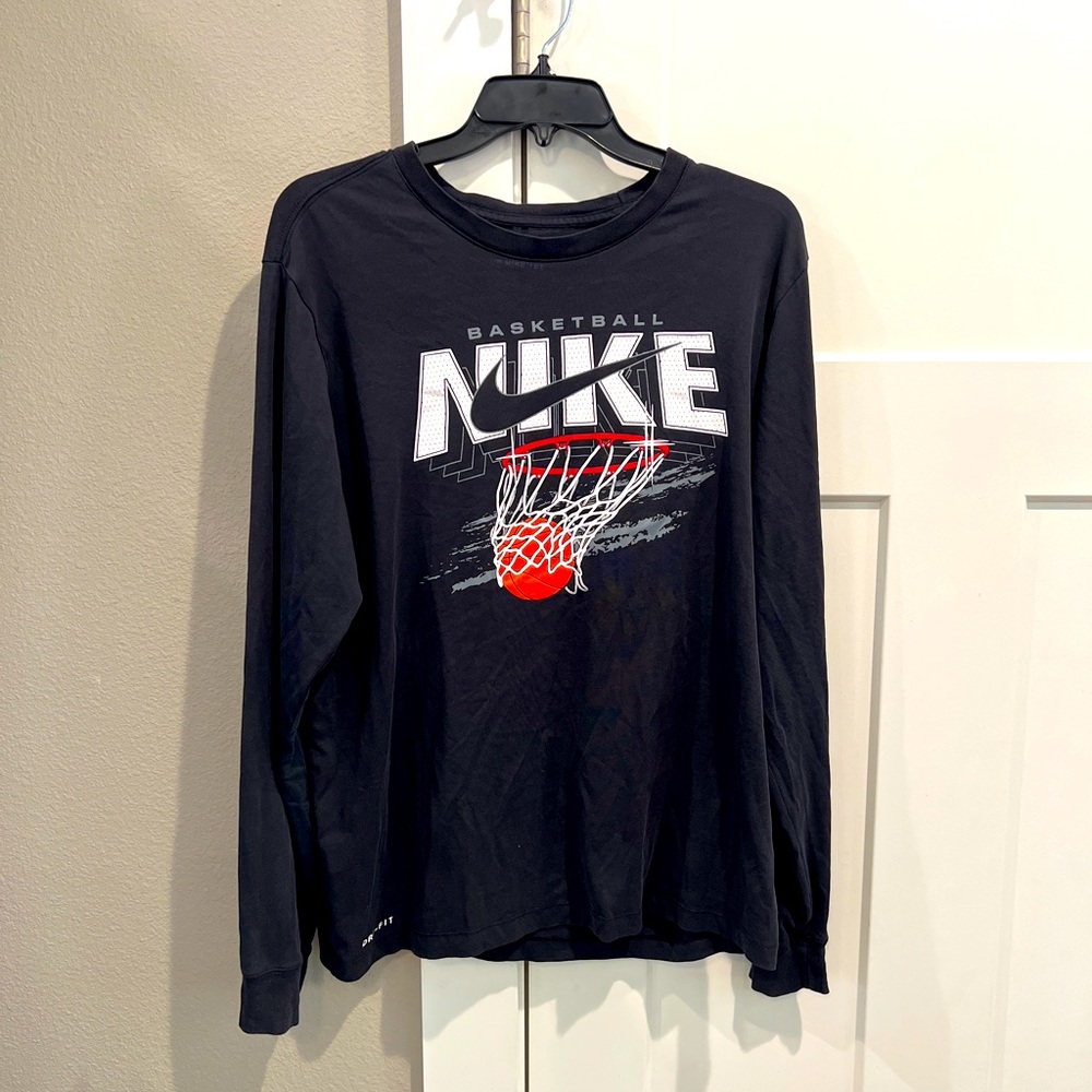 Size large Men’s Nike shirt